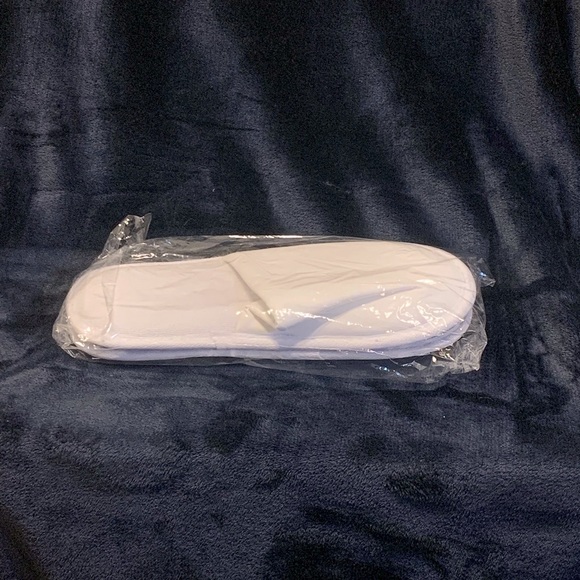 Brand new white spa slippers - Picture 1 of 1